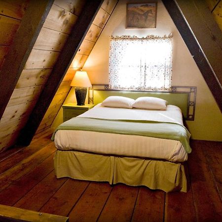 Cabins On Strawberry Hill Hotel Pine Esterno foto
