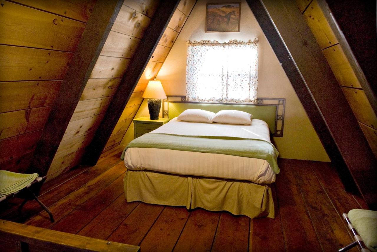 Cabins On Strawberry Hill Hotel Pine Esterno foto