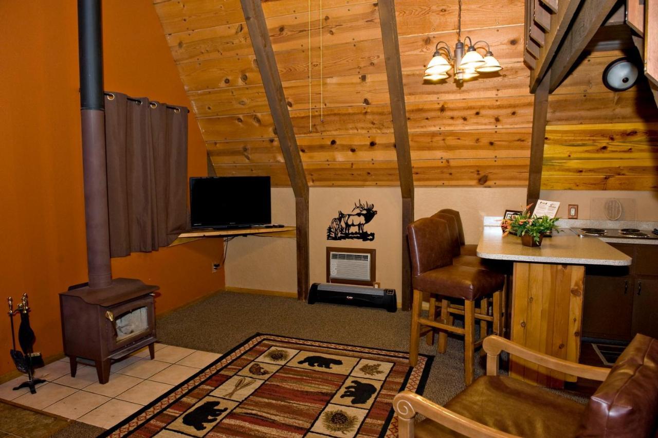 Cabins On Strawberry Hill Hotel Pine Esterno foto