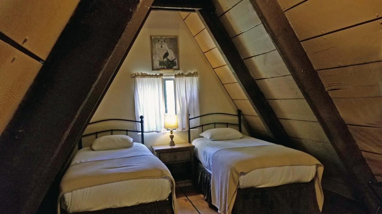 Cabins On Strawberry Hill Hotel Pine Esterno foto