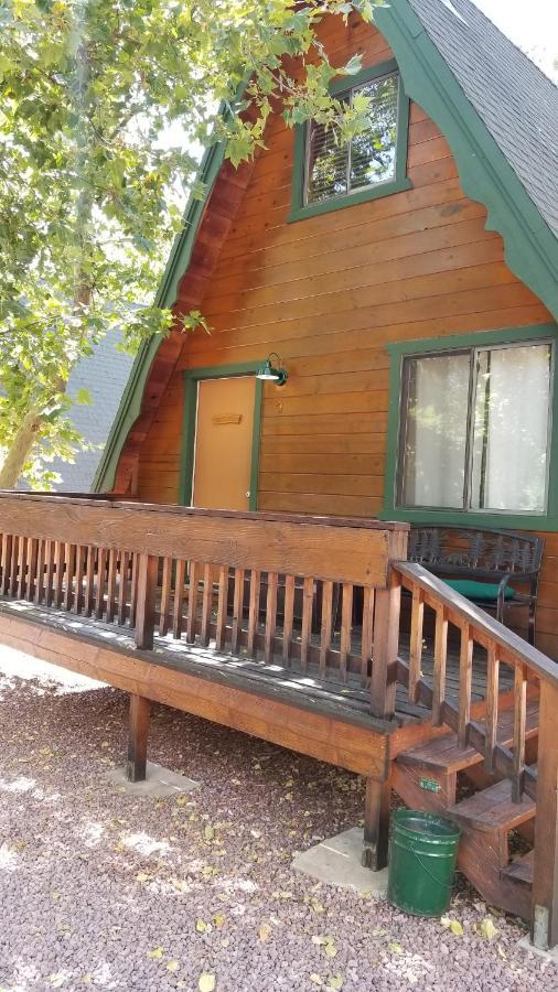 Cabins On Strawberry Hill Hotel Pine Esterno foto